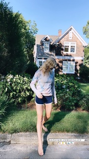 Emily Wickersham feet photo thumbnail