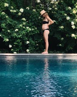 Emily Wickersham feet photo thumbnail