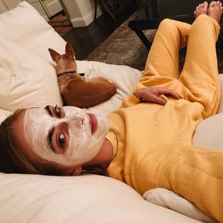 Emily Wickersham feet photo thumbnail