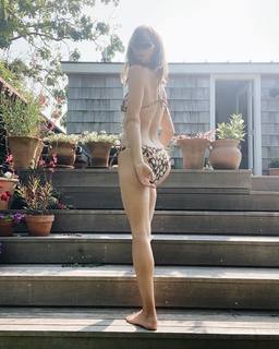 Emily Wickersham feet photo thumbnail