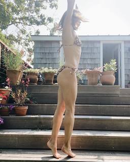 Emily Wickersham feet photo thumbnail
