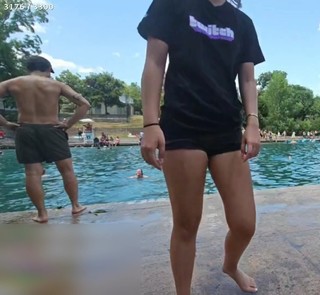 Emily Xuechun Zhang feet photo thumbnail