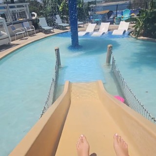 Emily Xuechun Zhang feet photo thumbnail