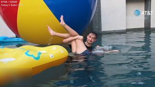 Emily Xuechun Zhang feet photo thumbnail