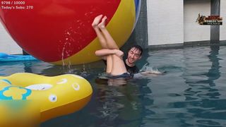 Emily Xuechun Zhang feet photo thumbnail