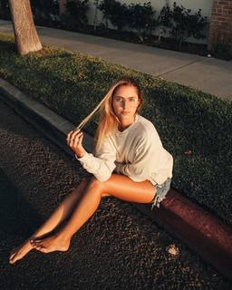Emily Zeck feet photo 15