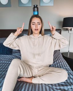 Emily Zeck feet photo 15