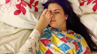 Emma Blackery feet photo thumbnail