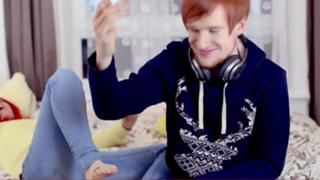 Emma Blackery feet photo thumbnail