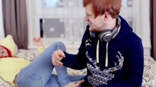 Emma Blackery feet photo thumbnail