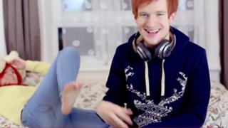 Emma Blackery feet photo thumbnail