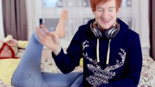 Emma Blackery feet photo thumbnail