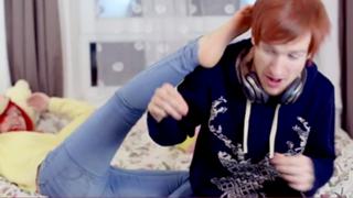 Emma Blackery feet photo thumbnail