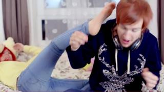 Emma Blackery feet photo thumbnail
