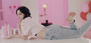 Emma Blackery feet photo thumbnail