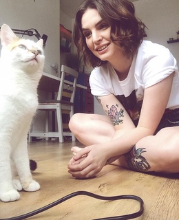 Emma Blackery feet photo thumbnail