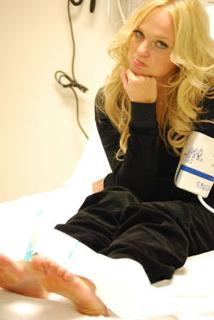Emma Bunton feet photo thumbnail