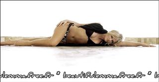 Emma Bunton feet photo thumbnail