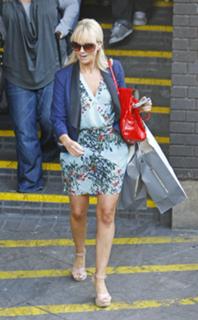 Emma Bunton feet photo thumbnail