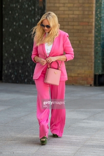 Emma Bunton feet photo thumbnail
