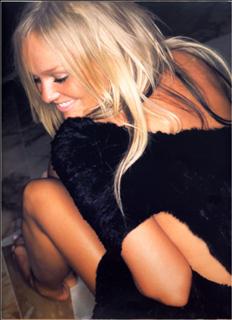 Emma Bunton feet photo thumbnail