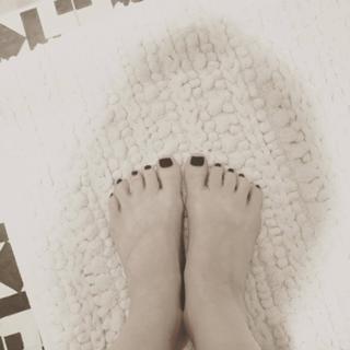 Emma Caulfield Ford feet photo thumbnail