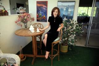 Emma Caulfield Ford feet photo thumbnail