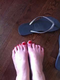 Emma Caulfield Ford feet photo thumbnail