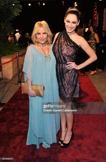 Emma Caulfield Ford feet photo thumbnail