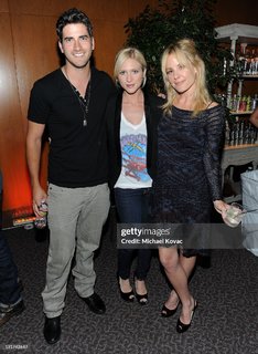 Emma Caulfield Ford feet photo thumbnail