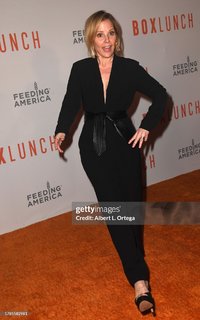 Emma Caulfield Ford feet photo thumbnail