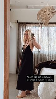 Emma Caulfield Ford feet photo thumbnail