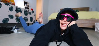 Emma Chamberlain feet photo thumbnail
