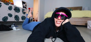 Emma Chamberlain feet photo thumbnail