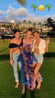 Emma Chamberlain feet photo thumbnail