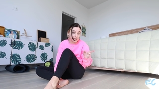 Emma Chamberlain feet photo thumbnail