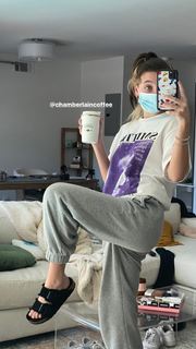 Emma Chamberlain feet photo thumbnail