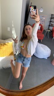 Emma Chamberlain feet photo thumbnail
