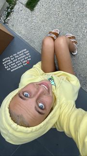 Emma Chamberlain feet photo thumbnail
