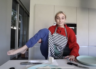 Emma Chamberlain feet photo thumbnail