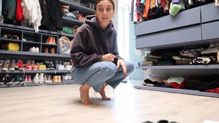 Emma Chamberlain feet photo thumbnail