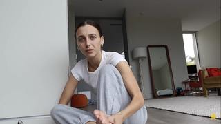 Emma Chamberlain feet photo thumbnail