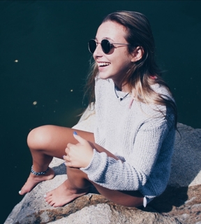 Emma Chamberlain feet photo thumbnail