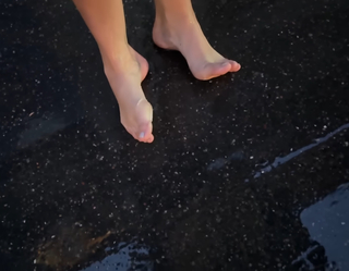 Emma Chamberlain feet photo thumbnail