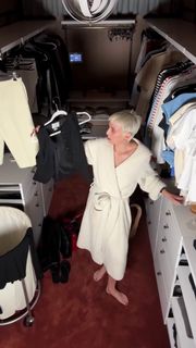 Emma Chamberlain feet photo thumbnail