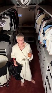 Emma Chamberlain feet photo thumbnail