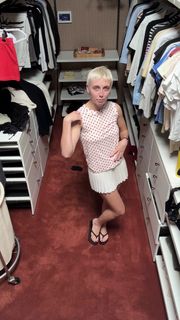 Emma Chamberlain feet photo thumbnail