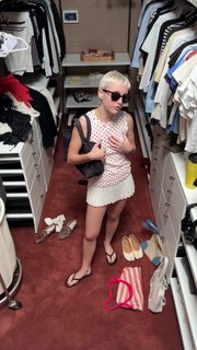 Emma Chamberlain feet photo thumbnail