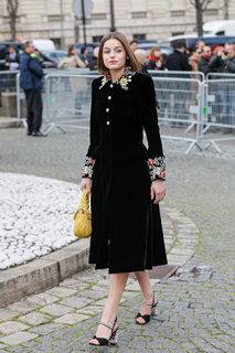 Emma Corrin feet photo thumbnail