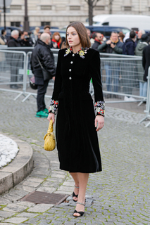 Emma Corrin feet photo thumbnail